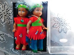 4.25 INCH VINTAGE HARD PLASTIC SOUVENIR AMERICAN INDIAN ON STICKER IN BOX